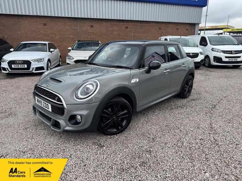 MINI HATCHBACK