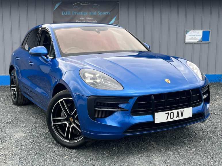 PORSCHE MACAN