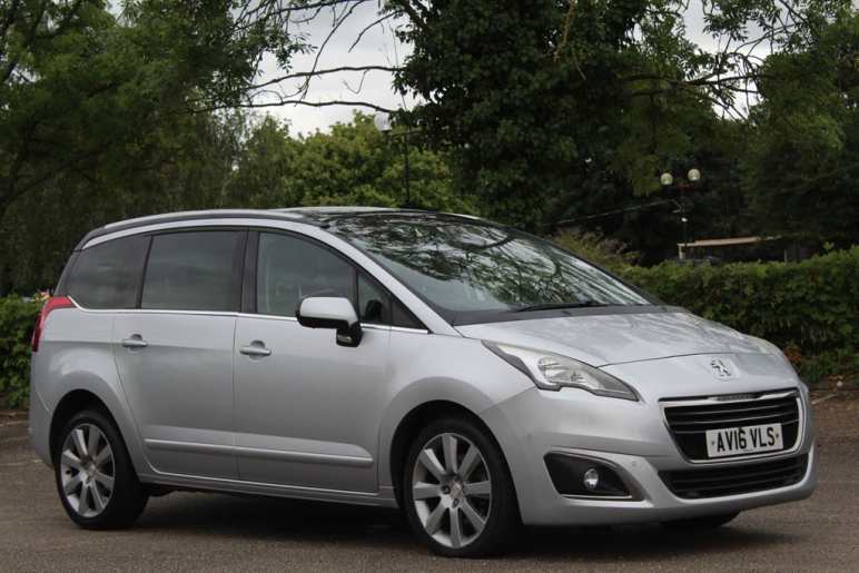 PEUGEOT 5008