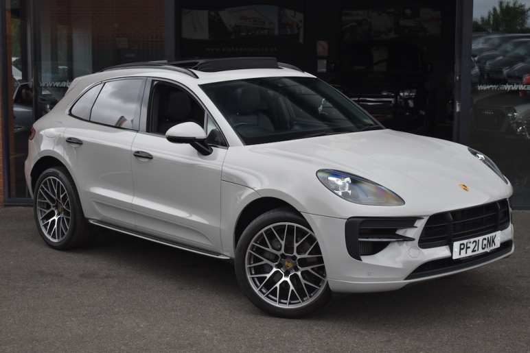 PORSCHE MACAN