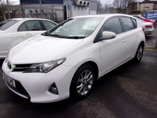 TOYOTA AURIS