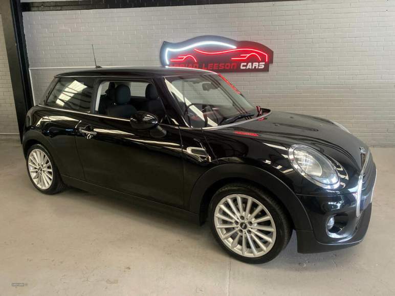 MINI HATCHBACK