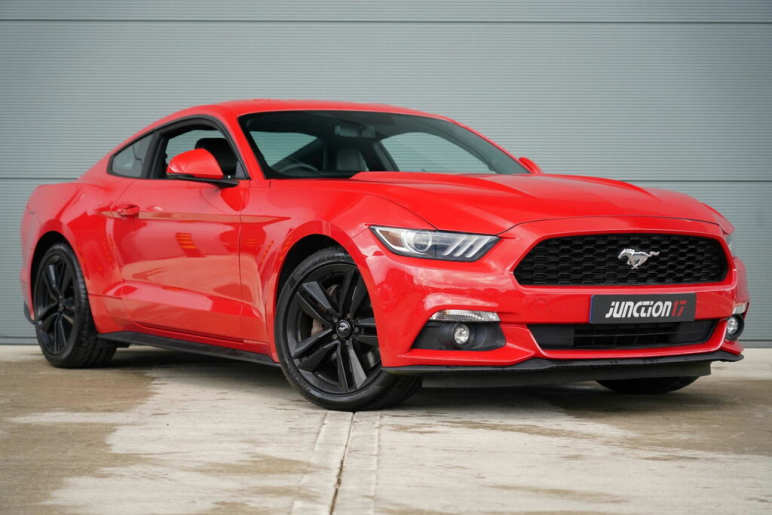 FORD MUSTANG