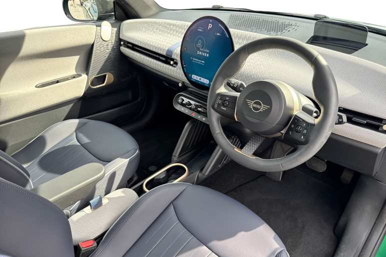 Electric Hatchback SE Exclusive