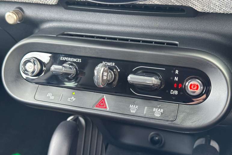 Electric Hatchback SE Exclusive
