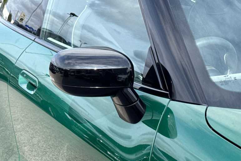 Electric Hatchback SE Exclusive