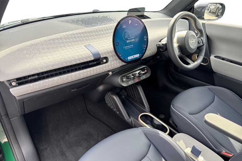 Electric Hatchback SE Exclusive