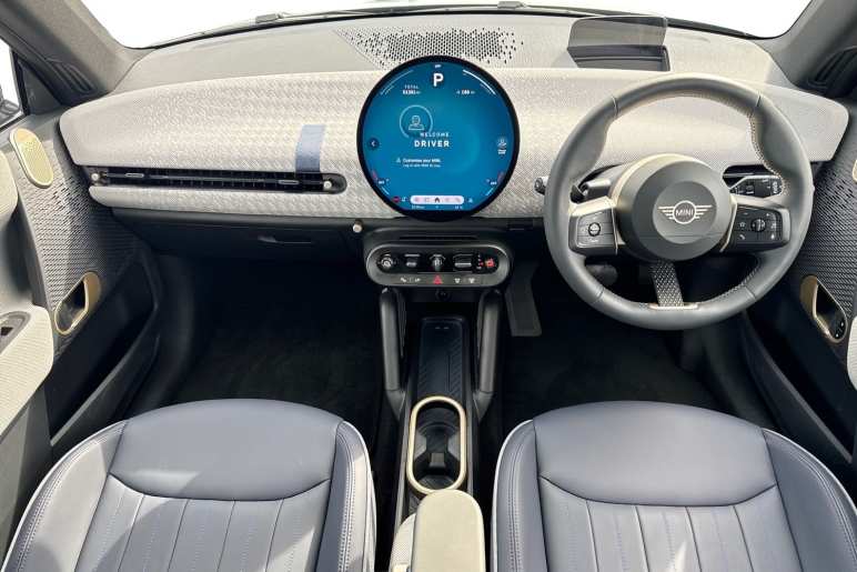 Electric Hatchback SE Exclusive
