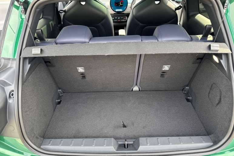 Electric Hatchback SE Exclusive