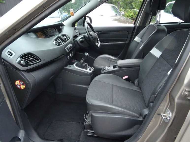 1.5 dCi Dynamique TomTom MPV 5dr Diesel Manual Eur