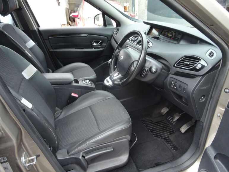 1.5 dCi Dynamique TomTom MPV 5dr Diesel Manual Eur