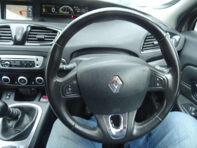 1.5 dCi Dynamique TomTom MPV 5dr Diesel Manual Eur