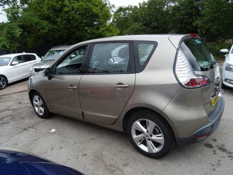 1.5 dCi Dynamique TomTom MPV 5dr Diesel Manual Eur