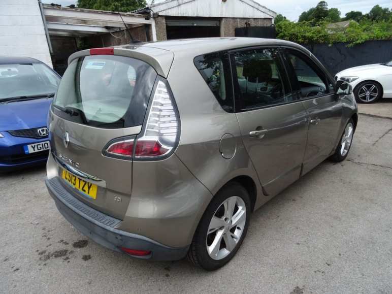 1.5 dCi Dynamique TomTom MPV 5dr Diesel Manual Eur