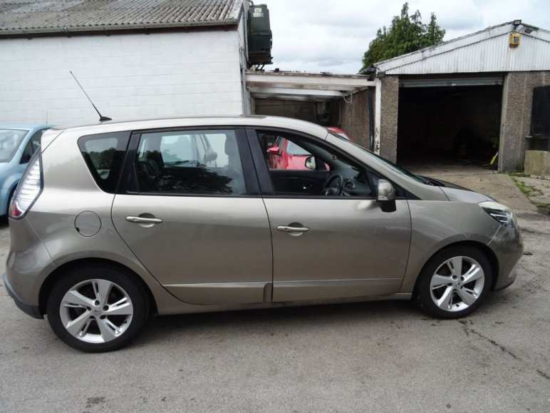 1.5 dCi Dynamique TomTom MPV 5dr Diesel Manual Eur
