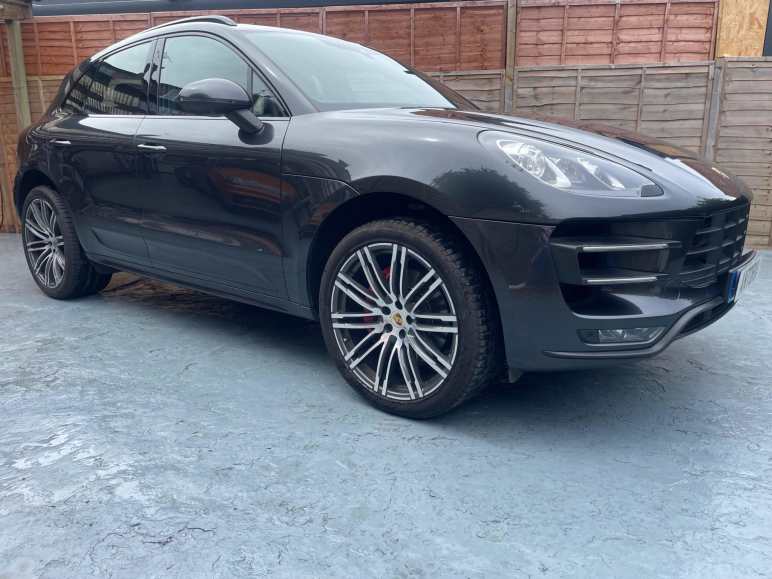 PORSCHE MACAN