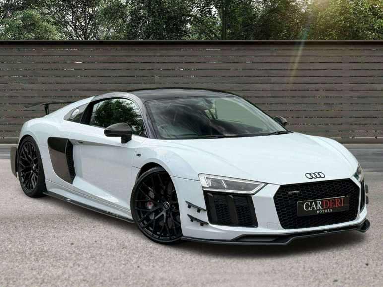 AUDI R8