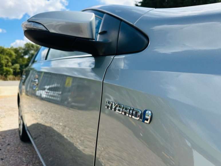 1.8 VVT-h Excel Hatchback 5dr Petrol Hybrid CVT Eu