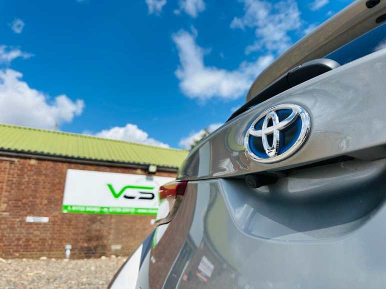 1.8 VVT-h Excel Hatchback 5dr Petrol Hybrid CVT Eu