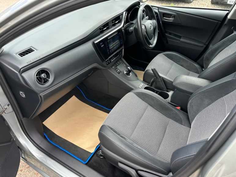 1.8 VVT-h Excel Hatchback 5dr Petrol Hybrid CVT Eu