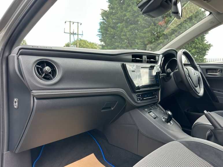 1.8 VVT-h Excel Hatchback 5dr Petrol Hybrid CVT Eu
