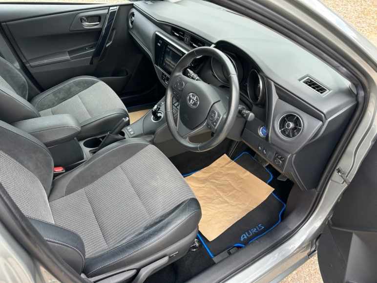 1.8 VVT-h Excel Hatchback 5dr Petrol Hybrid CVT Eu