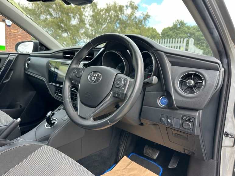 1.8 VVT-h Excel Hatchback 5dr Petrol Hybrid CVT Eu