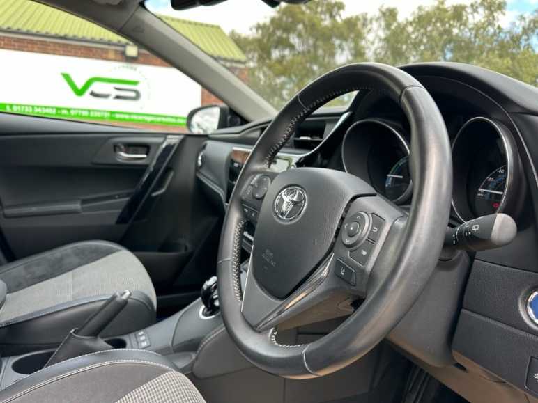 1.8 VVT-h Excel Hatchback 5dr Petrol Hybrid CVT Eu
