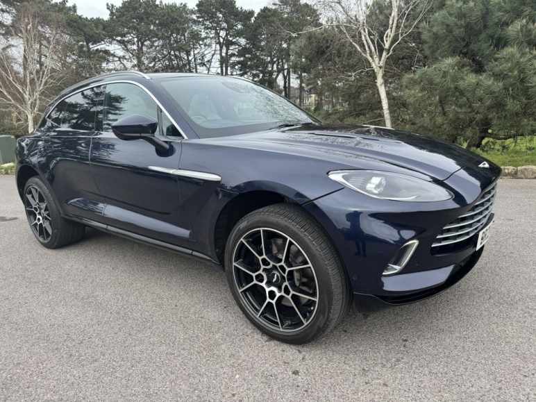 ASTON MARTIN DBX