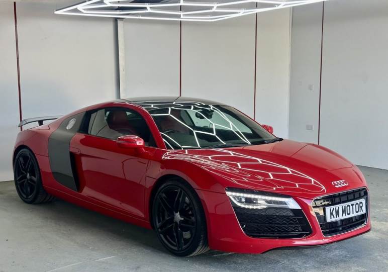 AUDI R8