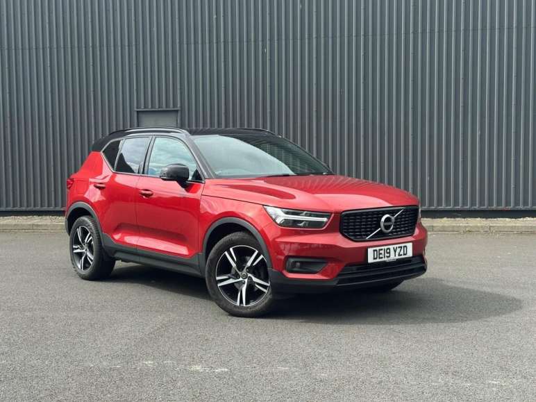 VOLVO XC40