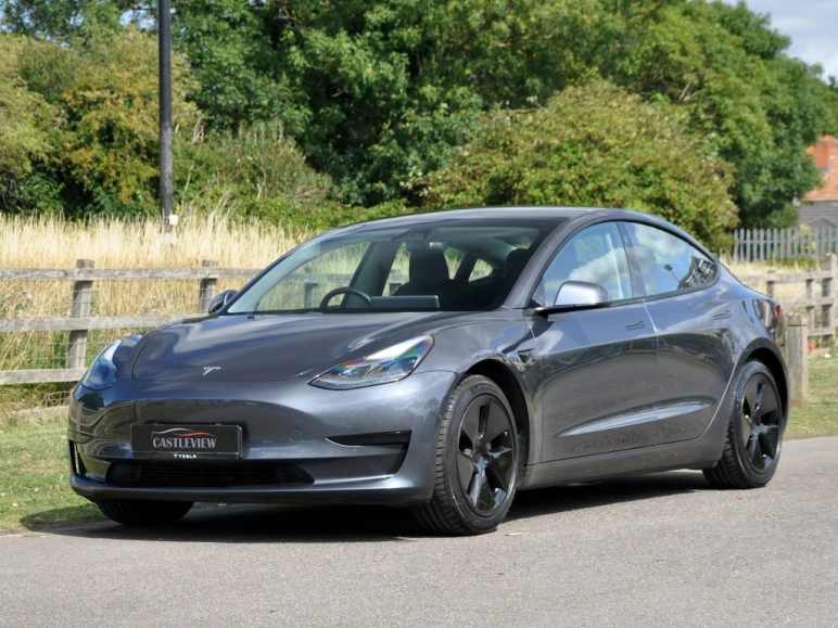TESLA MODEL 3