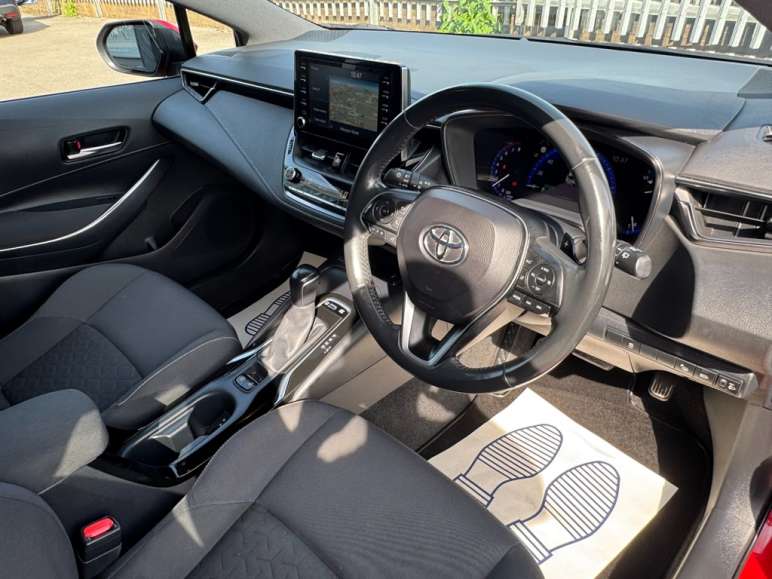 2.0 VVT-h Design Hatchback 5dr Petrol Hybrid CVT Euro 6 (s/s) (184 ps)