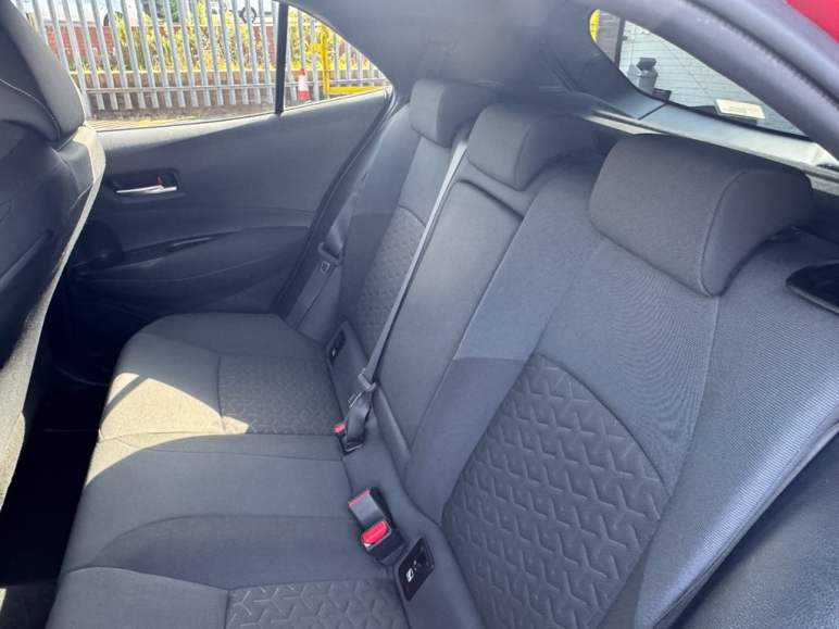 2.0 VVT-h Design Hatchback 5dr Petrol Hybrid CVT Euro 6 (s/s) (184 ps)