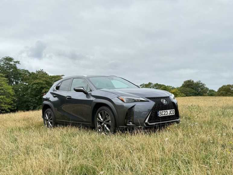 LEXUS UX