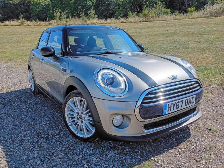 MINI HATCHBACK