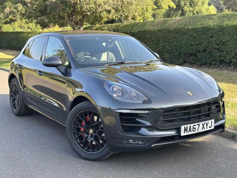 PORSCHE MACAN
