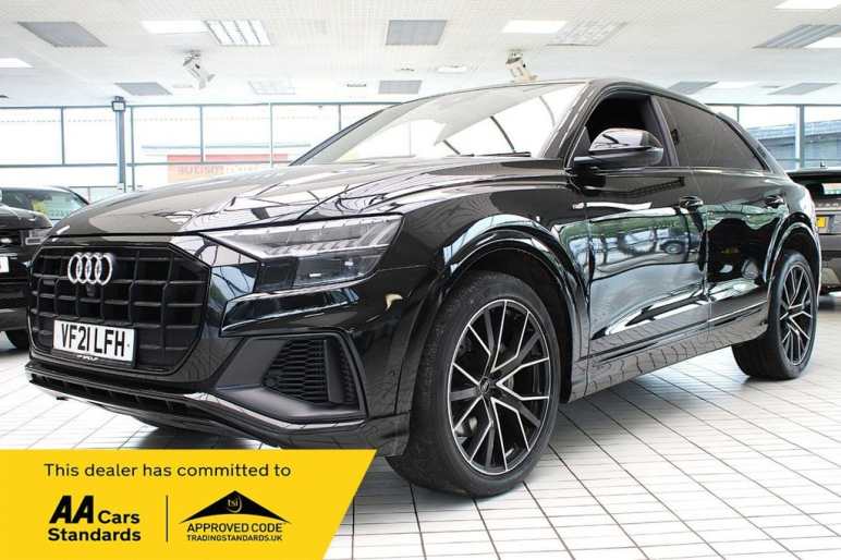 AUDI Q8