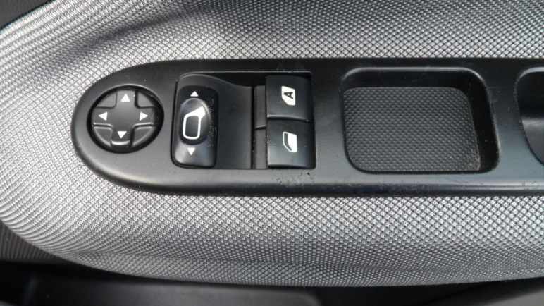 1.6 HDi VTR+ MPV 5dr Diesel Manual Euro 5 (90 ps),