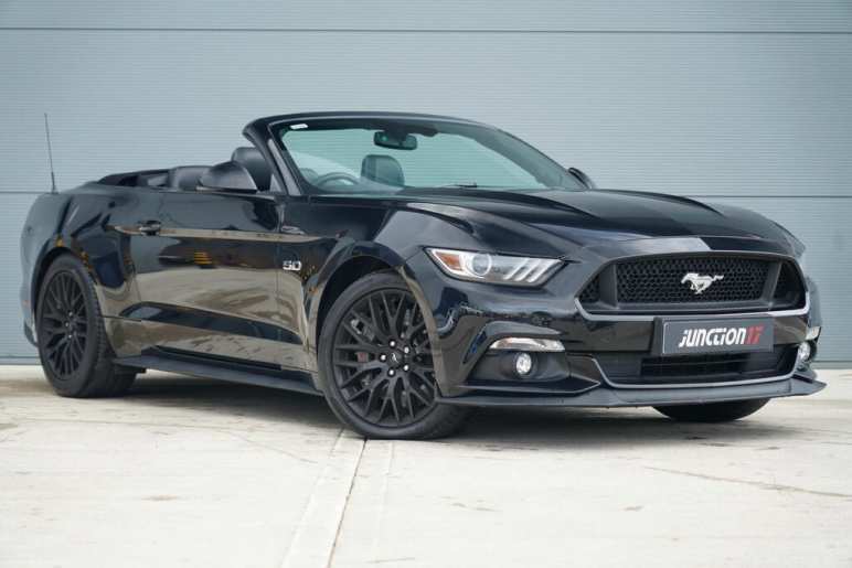 FORD MUSTANG
