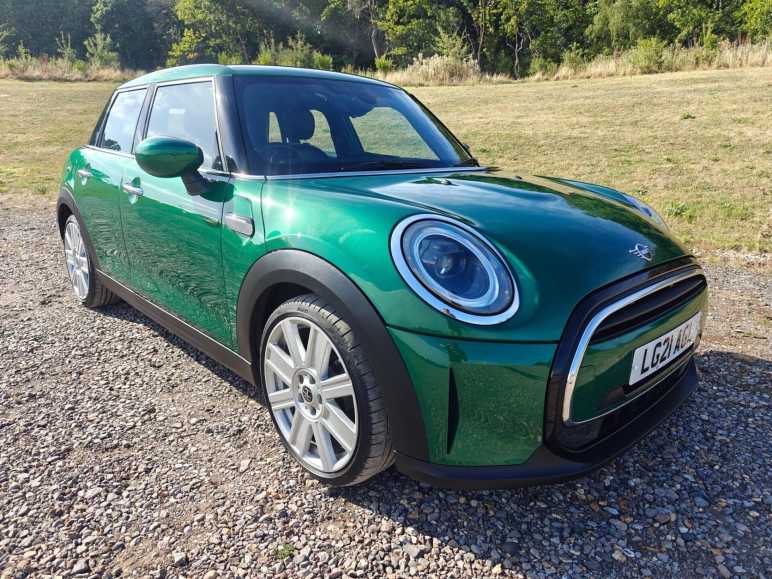 MINI HATCHBACK