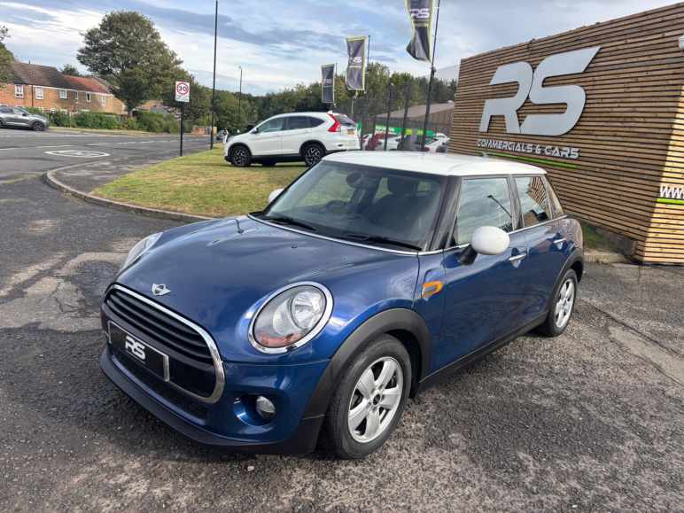 MINI HATCHBACK