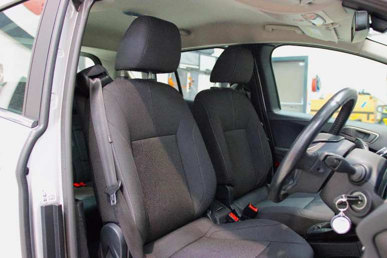 1.6 Titanium Navigator Powershift Euro 6 5dr
