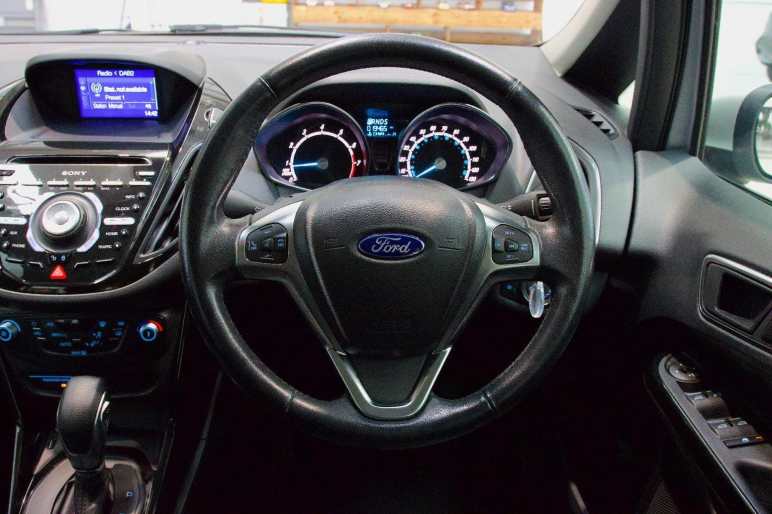 1.6 Titanium Navigator Powershift Euro 6 5dr