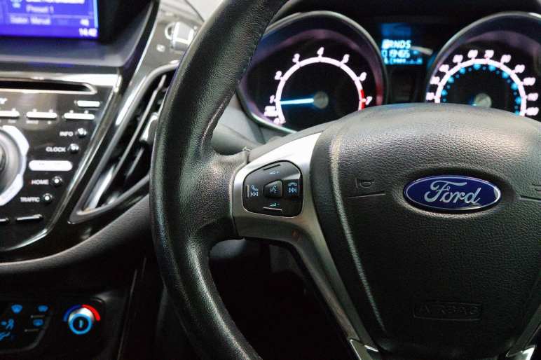 1.6 Titanium Navigator Powershift Euro 6 5dr