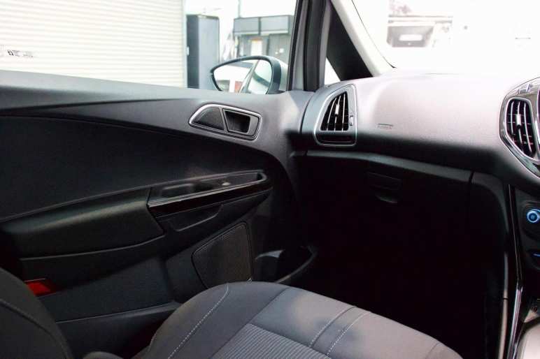 1.6 Titanium Navigator Powershift Euro 6 5dr