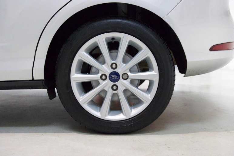 1.6 Titanium Navigator Powershift Euro 6 5dr