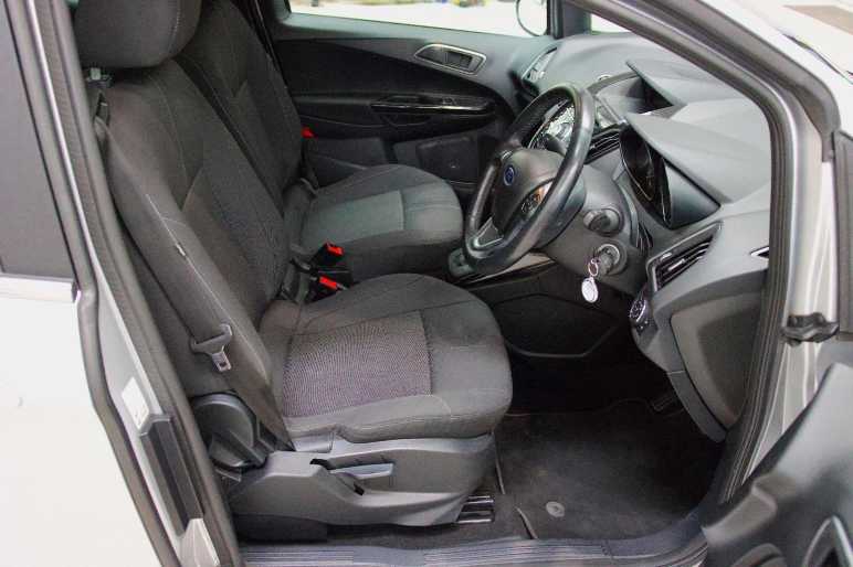 1.6 Titanium Navigator Powershift Euro 6 5dr