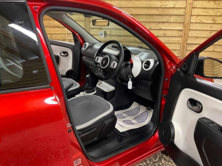 1.0 SCe Play Hatchback 5dr Petrol Manual Euro 6 (70 ps)