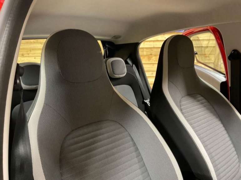 1.0 SCe Play Hatchback 5dr Petrol Manual Euro 6 (70 ps)